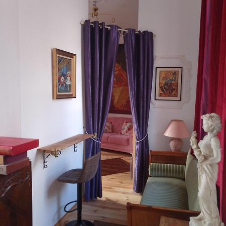 Le Couvent Des Capucines - Hebergement Velo Via Rhona Saint-Vallier  外观 照片
